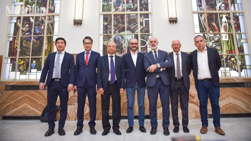 Đại sứ Đinh Toàn Thắng và Chủ tịch CCI tỉnh Pyrénées-Orientales khởi động "bước đi đầu tiên" cho sự hợp tác bền vững giữa Việt Nam và miền Nam nước Pháp. (Ảnh: KHẢI HOÀN)