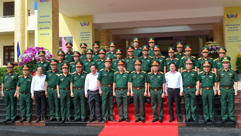 Các đại biểu tại buổi làm việc.