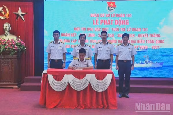 Ký kết giao ước thi đua tại Lữ đoàn 161, Vùng 3 Hải quân.