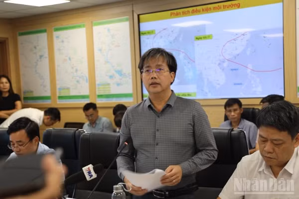 Ông Mai Văn Khiêm, Giám đốc Trung tâm Dự báo Khí tượng thủy văn quốc gia nhận định về hướng đi bão số 1. 