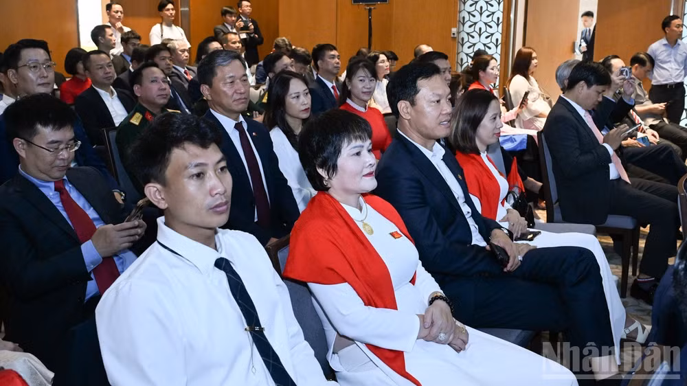 Đại diện lãnh đạo các tập đoàn, doanh nghiệp tham dự hội nghị. (Ảnh: Trần Hải)