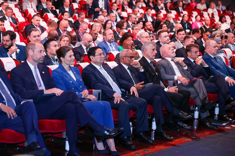 Thủ tướng Phạm Minh Chính, các nhà lãnh đạo tham dự Diễn đàn Kinh tế và Tài chính xanh. (Ảnh: VGP/Nhật Bắc) hop3.jpg
