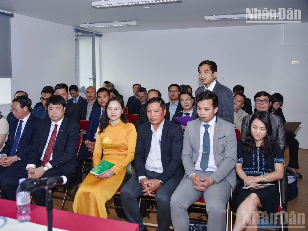 Các đại biểu tham dự buổi gặp gỡ. (Ảnh: MINH DUY) ndo_br_b3.jpg