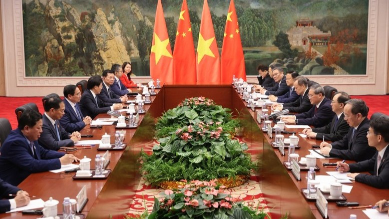 Hai Thủ tướng nhất trí đánh giá quan hệ hai Đảng, hai nước đã có những bước chuyển mạnh mẽ, thực chất với nhiều điểm sáng tích cực. (Ảnh: VGP/NHẬT BẮC) h4-6575.jpg