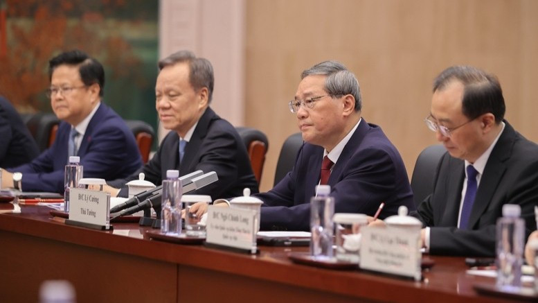 Thủ tướng Lý Cường khẳng định Trung Quốc sẵn sàng mở rộng nhập khẩu nhiều sản phẩm, hàng hóa chất lượng cao từ Việt Nam, khuyến khích các doanh nghiệp có năng lực đầu tư vào Việt Nam trong các lĩnh vực AI, kinh tế số, kinh tế xanh, 5G thế hệ mới, ứng dụng vệ tinh. h3-8699.jpg