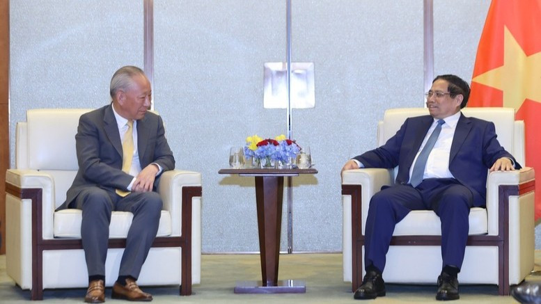 Ông Nghiêm Giới Hòa trình bày các đề xuất tham gia các dự án trọng điểm khác, đặc biệt là các dự án đường bộ cao tốc với cam kết sẽ đưa các tuyến cao tốc này trở thành kiểu mẫu với thời gian hoàn thành giảm một nửa so với dự kiến. (Ảnh: NHẬT BẮC/VGP) cau2-7015.jpg