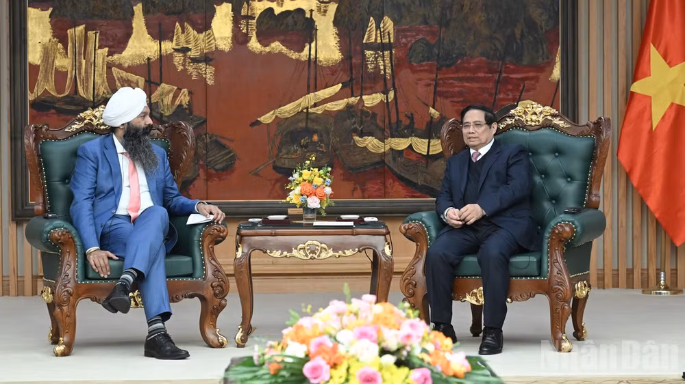 Thủ tướng Chính phủ Phạm Minh Chính tiếp Bộ trưởng Phát triển quốc tế Canada Randeep Sarai. (Ảnh: TRẦN HẢI)