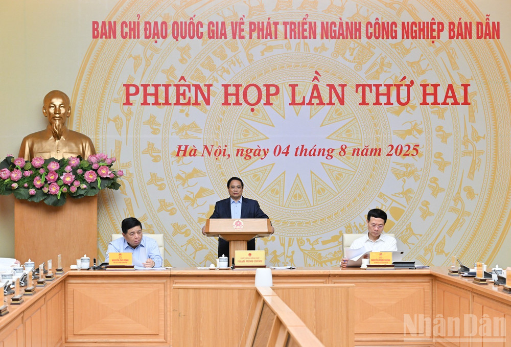 Thủ tướng Chính phủ Phạm Minh Chính chủ trì Phiên họp lần thứ hai Ban Chỉ đạo Quốc gia về phát triển ngành công nghiệp bán dẫn (Ảnh: Trần Hải).