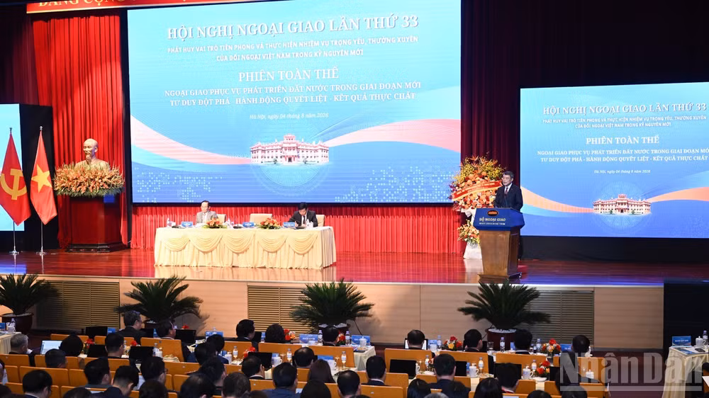 Quang cảnh phiên toàn thể Ngoại giao phục vụ phát triển đất nước trong giai đoạn mới. (Ảnh: Trần Hải)