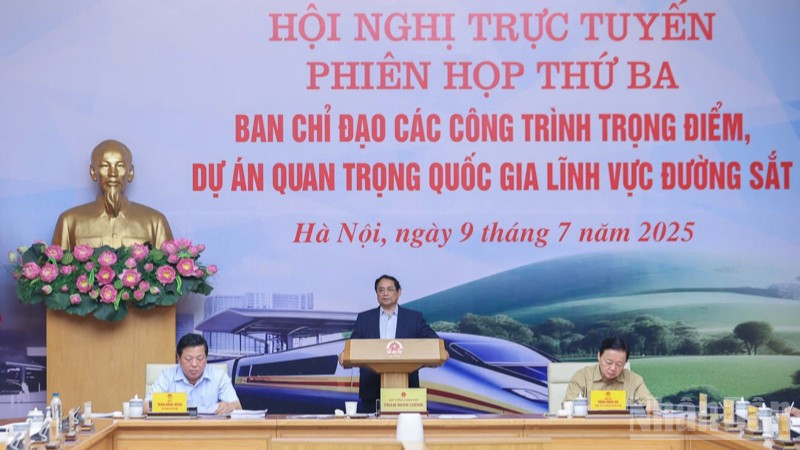 Thủ tướng Chính phủ Phạm Minh Chính chủ trì Hội nghị trực tuyến Phiên họp thứ ba của Ban Chỉ đạo. (Ảnh: TRẦN HẢI)