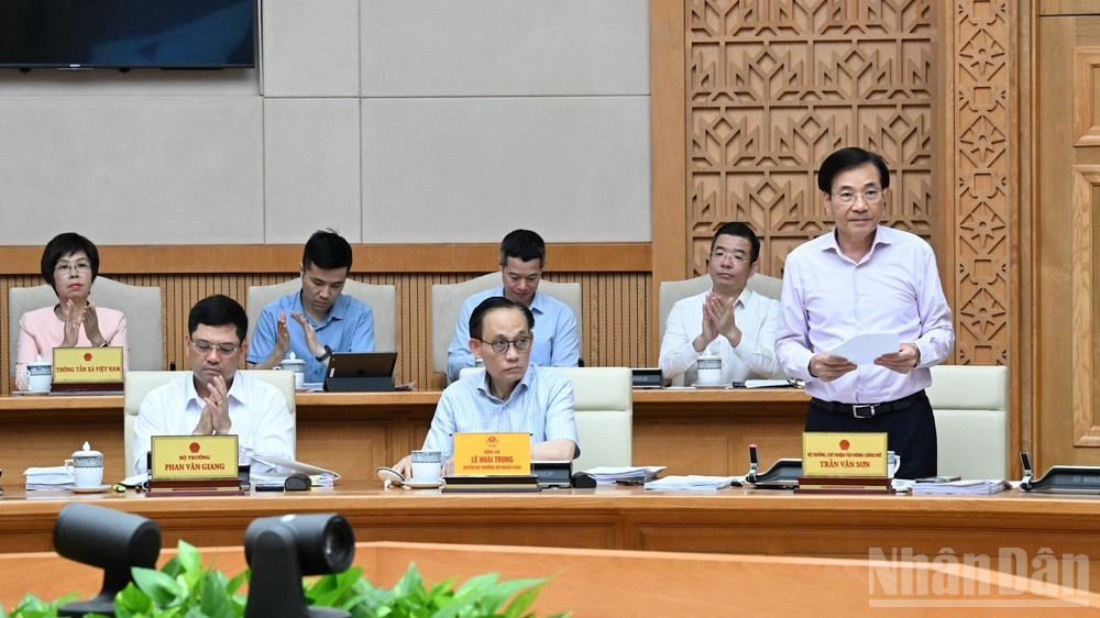 Bộ trưởng, Chủ nhiệm Văn phòng Chính phủ Trần Văn Sơn phát biểu ý kiến tại phiên họp. (Ảnh: Trần Hải) ndo_br_b6-1163.jpg