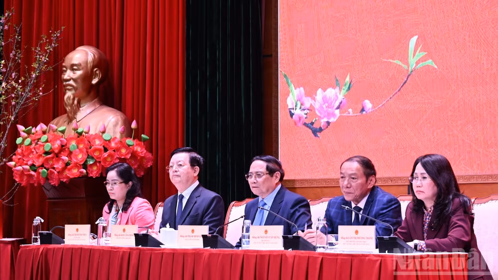 Thủ tướng Chính phủ Phạm Minh Chính chủ trì buổi làm việc với Bộ Văn hóa, Thể thao và Du lịch. (Ảnh: TRẦN HẢI)