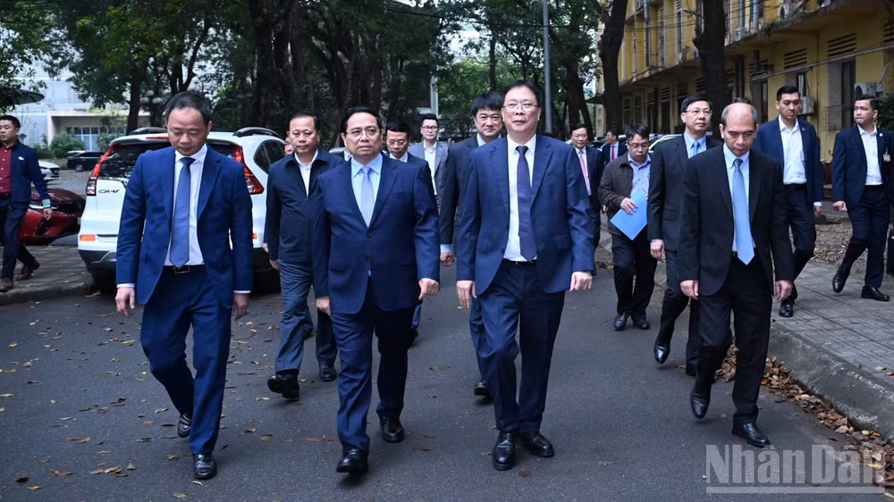 Thủ tướng Chính phủ Phạm Minh Chính tới thăm, làm việc với Viện Hàn lâm Khoa học và Công nghệ Việt Nam. (Ảnh: TRẦN HẢI)