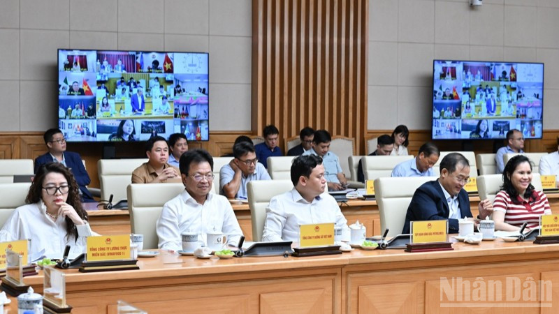 Đại diện lãnh đạo các tập đoàn, tổng công ty, hiệp hội tham dự hội nghị. (Ảnh: TRẦN HẢI) ndo_br_a2-490-9428.jpg