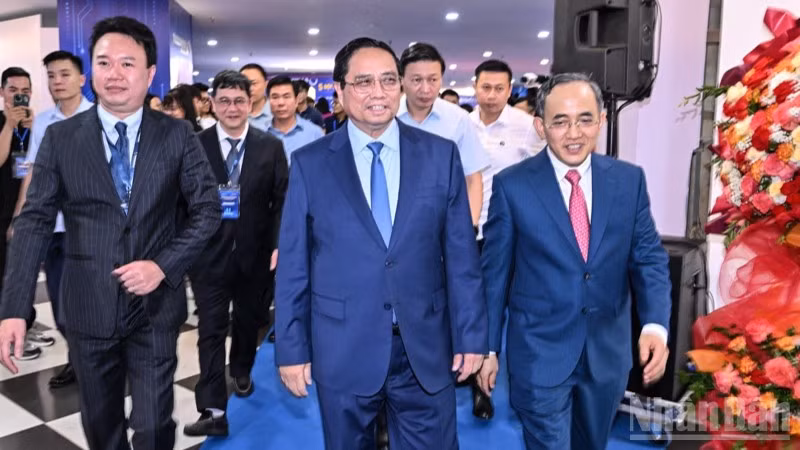 Thủ tướng Phạm Minh Chính tới dự lễ công bố Quyết định của Thủ tướng Chính phủ chuyển Trường Đại học Phenikaa thành Đại học Phenikaa. (Ảnh: TRẦN HẢI)