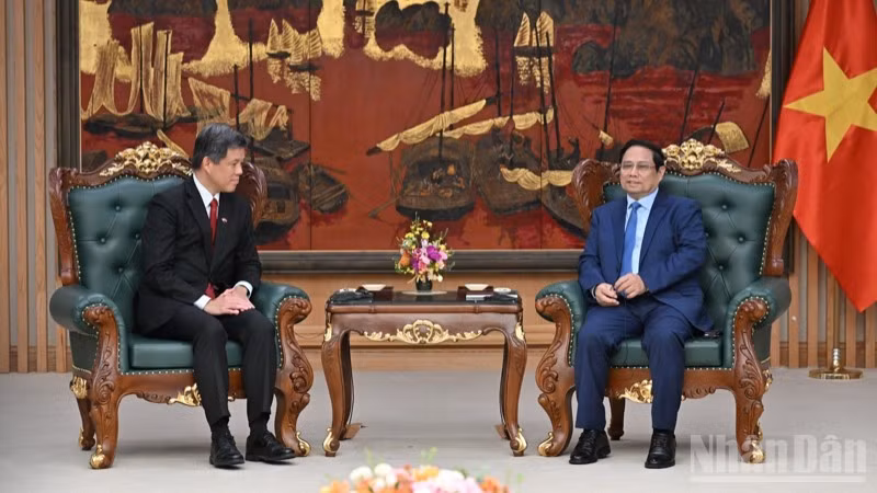 Thủ tướng Phạm Minh Chính tiếp Phó Tổng Thư ký Đảng Nhân dân hành động Singapore. (Ảnh: Trần Hải)