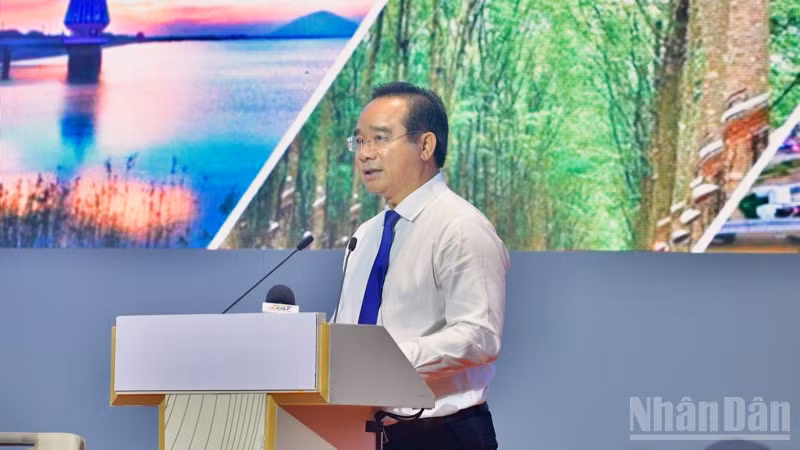 Chủ tịch Uỷ ban nhân dân Thành phố Hồ Chí Minh Nguyễn Văn Được phát biểu ý kiến tại hội nghị. (Ảnh: Thanh Giang)