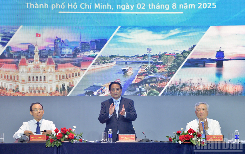 Thủ tướng Phạm Minh Chính chủ trì hội nghị. (Ảnh: Thanh Giang) Thủ tướng Phạm Minh Chính chủ trì hội nghị. (Ảnh: Thanh Giang)
