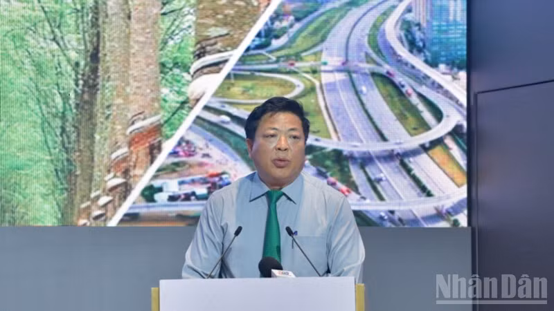 Bộ trưởng Xây dựng Trần Hồng Minh phát biểu.