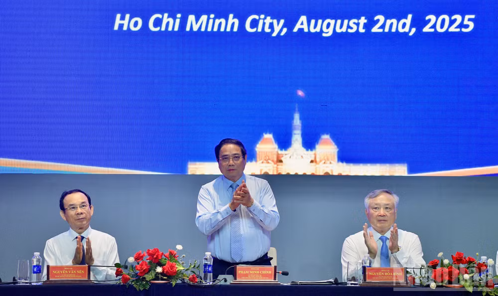 Thủ tướng Chính phủ Phạm Minh Chính chủ trì Hội nghị triển khai Nghị quyết của Quốc hội về Trung tâm tài chính quốc tế tại Việt Nam. (Ảnh: Thanh Giang)