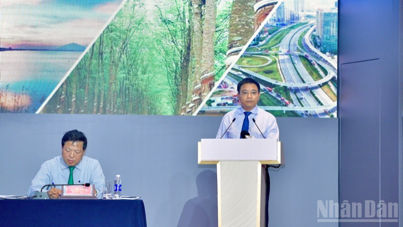 Bộ trưởng Tài chính Nguyễn Văn Thắng báo cáo tại hội nghị. (Ảnh: Thanh Giang) Bộ trưởng Tài chính Nguyễn Văn Thắng báo cáo tại hội nghị. (Ảnh: Thanh Giang)