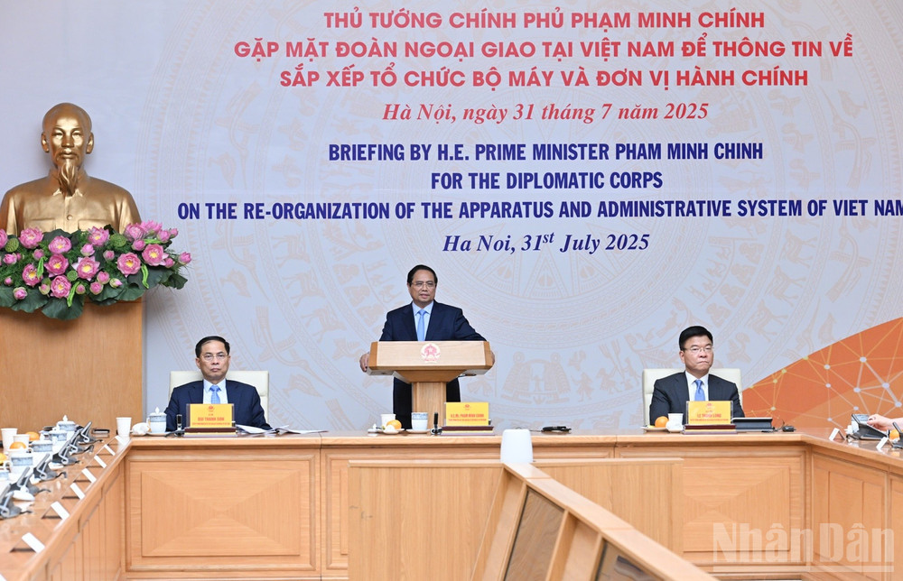 Thủ tướng Chính phủ Phạm Minh Chính chủ trì buổi gặp mặt với các cơ quan ngoại giao, tổ chức quốc tế tại Việt Nam. (Ảnh: TRẦN HẢI)