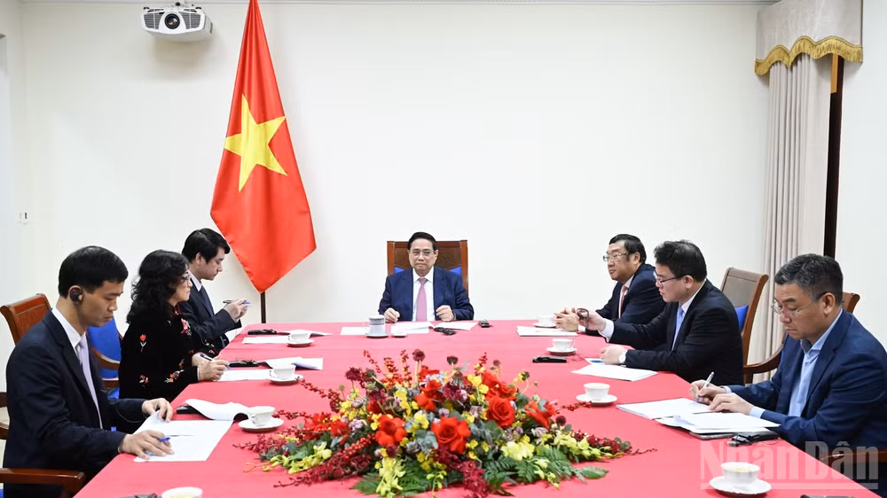 Quang cảnh cuộc điện đàm giữa Thủ tướng Phạm Minh Chính với Tổng thống Cộng hòa Angola João Manuel Gonçalves Lourenço. (Ảnh: Trần Hải)