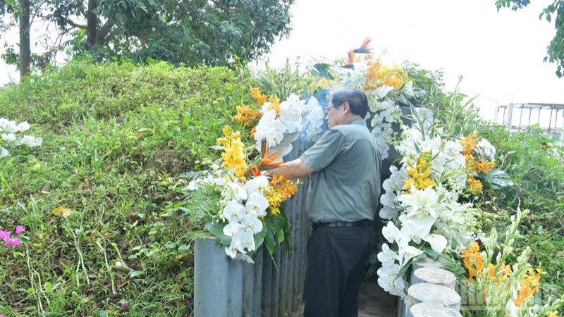 Thủ tướng Phạm Minh Chính dâng hương tại di tích Hầm chữ A. ndo_br_a14-2157.jpg