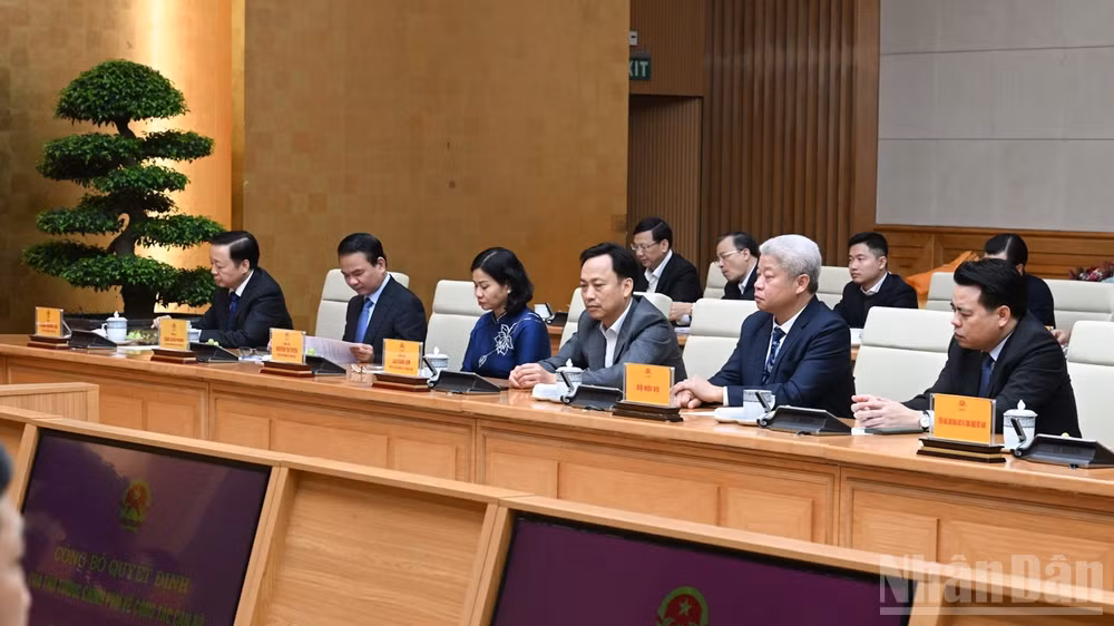 Các đại biểu tham dự buổi lễ. (Ảnh: TRẦN HẢI)