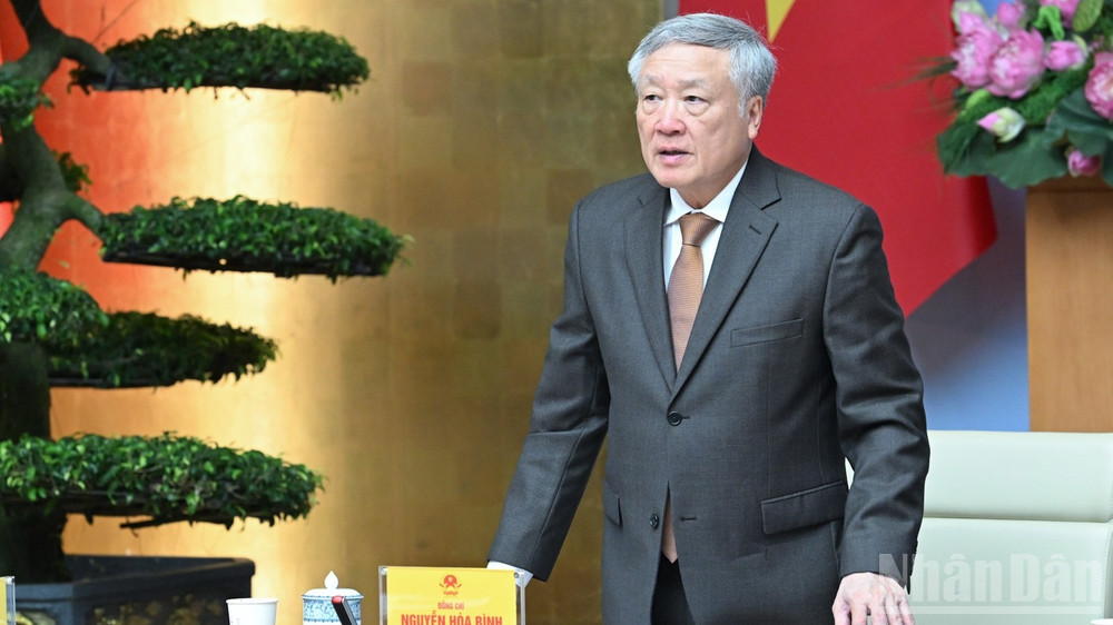 Phó Thủ tướng Thường trực Chính phủ Nguyễn Hoà Bình phát biểu ý kiến tại hội nghị. ndo_br_a5-5794.jpg