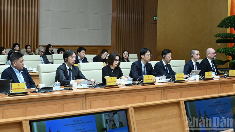 Các đại biểu trong nước và quốc tế tham dự hội nghị. ndo_br_a6-3150.jpg