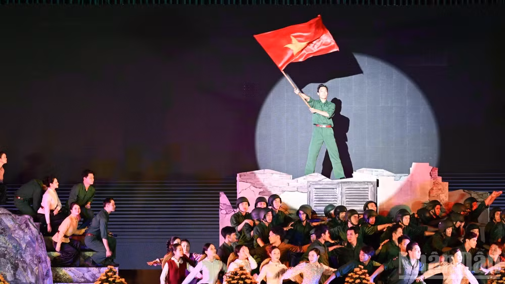 Một tiết mục văn nghệ đắc sắc được biểu diễn tại Lễ kỷ niệm. (Ảnh: Trần Hải)