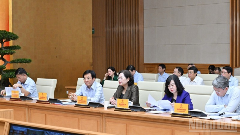 Các thành viên Chính phủ, các đại biểu tham dự hội nghị. (Ảnh: TRẦN HẢI) ndo_br_a8-6590.jpg