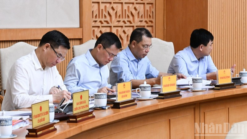 Lãnh đạo các tập đoàn kinh tế nhà nước chủ chốt tham dự phiên họp. (Ảnh: TRẦN HẢI) ndo_br_a6-9672.jpg