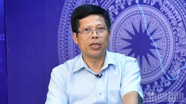 Phó Giáo sư, Tiến sĩ Nguyễn Văn Sơn: Ô nhiễm tác động nghiêm trọng đến sức khỏe cộng đồng cũng như ảnh hưởng tới đời sống, nhất là đô thị lớn như Hà Nội. (Ảnh: VGP) ndo_br_t4-317.jpg