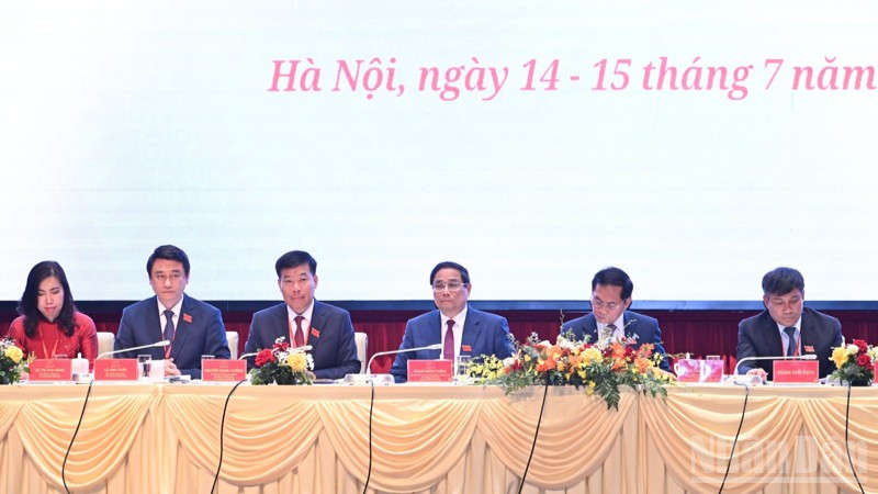 Bí thư Đảng ủy Chính phủ, Thủ tướng Chính phủ Phạm Minh Chính và Đoàn Chủ tịch Đại hội. (Ảnh: TRẦN HẢI) ndo_br_b9-2947.jpg