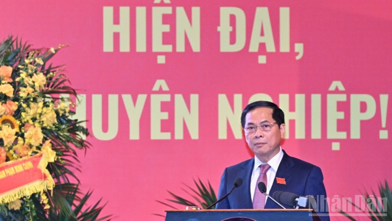 Phó Thủ tướng Chính phủ, Bí thư Đảng ủy, Bộ trưởng Ngoại giao Bùi Thanh Sơn phát biểu ý kiến tại Đại hội. (Ảnh: TRẦN HẢI) ndo_br_b6-3321.jpg