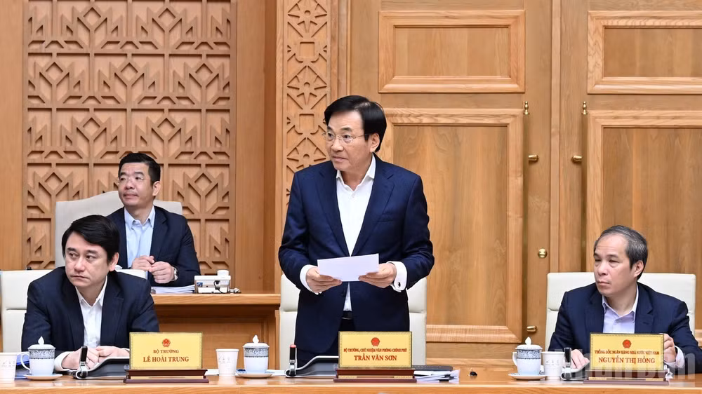 Bộ trưởng, Chủ nhiệm Văn phòng Chính phủ Trần Văn Sơn phát biểu ý kiến tại phiên họp. (Ảnh: Trần Hải)