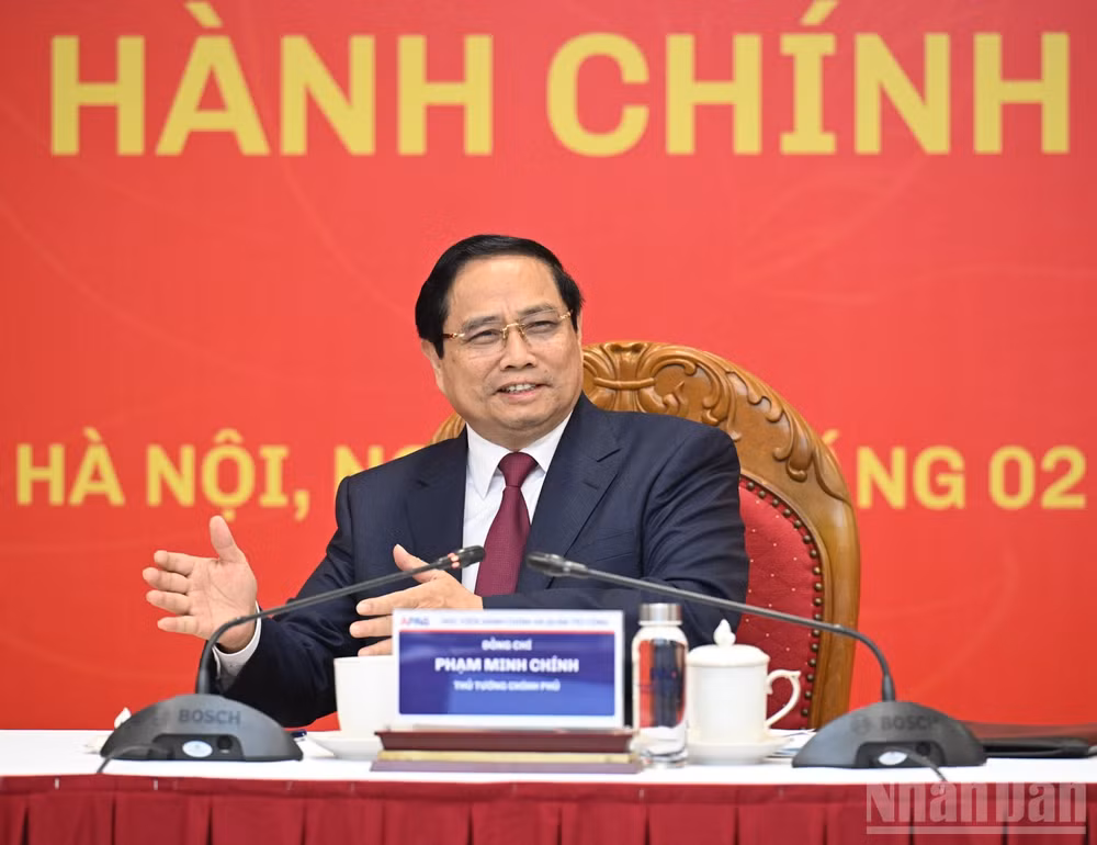 Thủ tướng Chính phủ Phạm Minh Chính cho ý kiến chỉ đạo về phương hướng phát triển của Học viện Hành chính và Quản trị công. (Ảnh: Trần Hải)