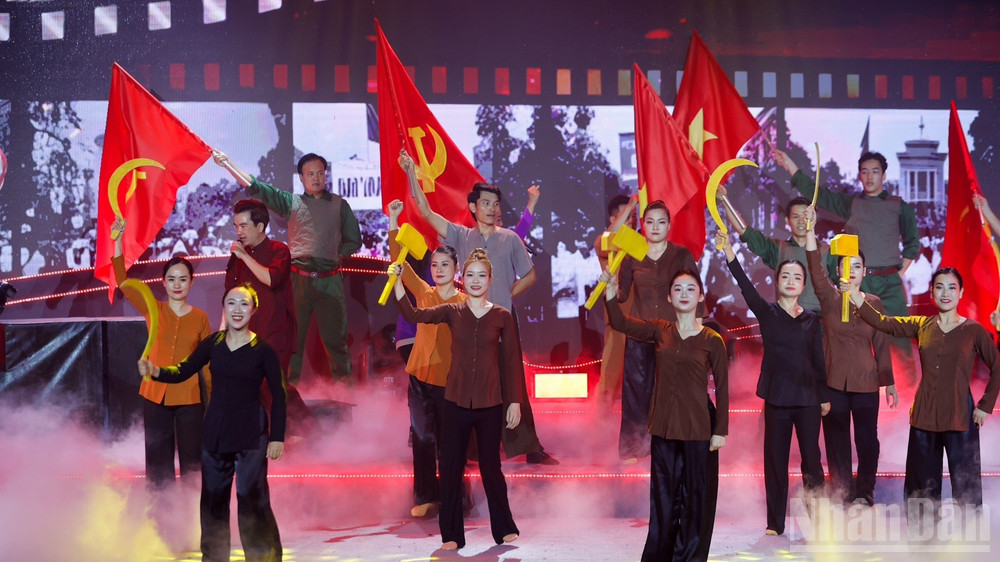 Một tiết mục văn nghệ đặc sắc được biểu diễn tại chương tr&igrave;nh. (Ảnh: Nhật Bắc/VGP)