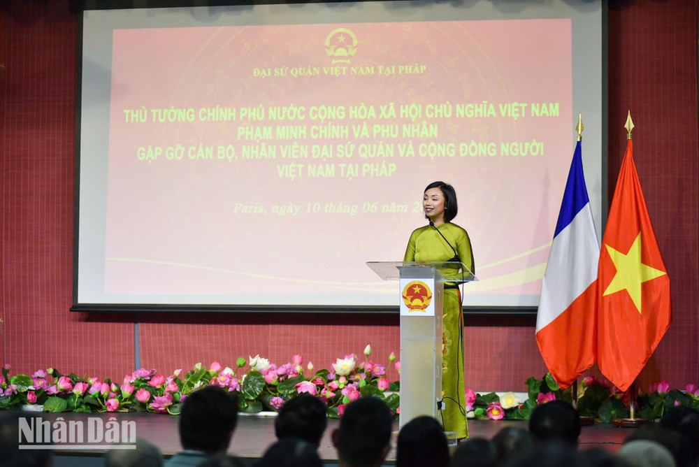 Chị Hoàng Cẩm Linh phát biểu ý kiến. (Ảnh: MINH DUY) d4.jpg