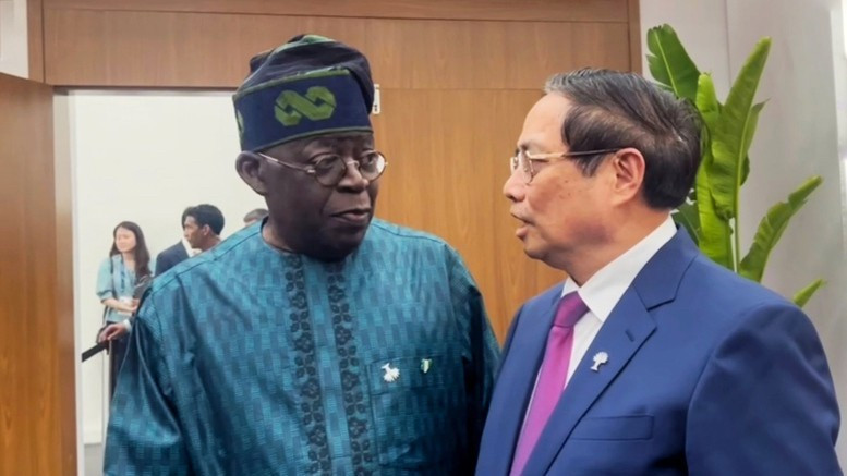 Tại cuộc gặp Tổng thống Nigeria Bola Ahmed Tinubu, Thủ tướng Phạm Minh Chính nhấn mạnh Việt Nam mong muốn tăng cường hợp tác song phương giữa hai nước. (Ảnh: VGP/Nhật Bắc) nigieria-687.jpg