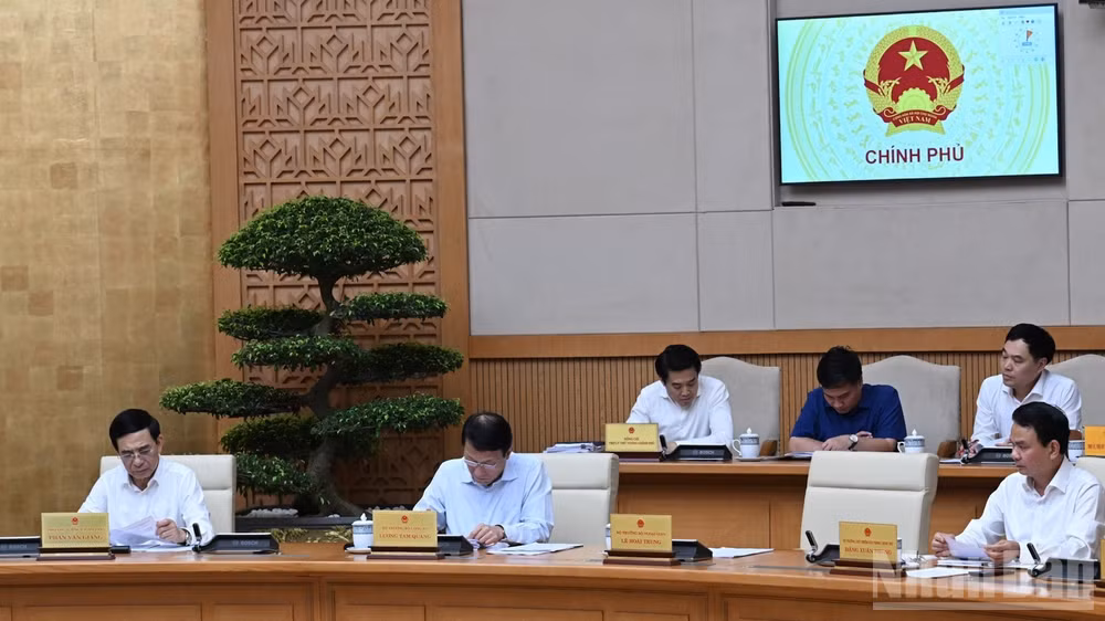 Lãnh đạo các bộ, ngành, các đại biểu tham dự Phiên họp Chính phủ thường kỳ tháng 7. (Ảnh: Trần Hải)