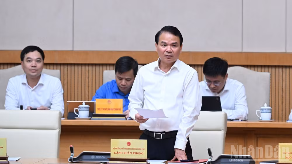 Bộ trưởng, Chủ nhiệm Văn phòng Chính phủ Đặng Xuân Phong phát biểu ý kiến tại phiên họp. (Ảnh: Trần Hải)