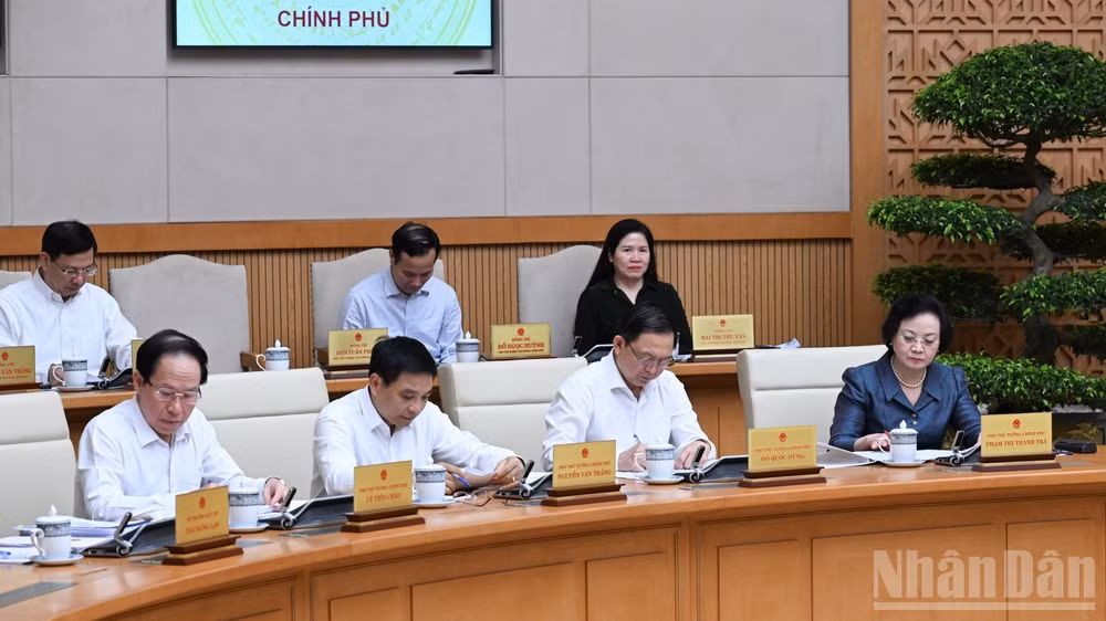 Các Phó Thủ tướng Chính phủ, đại biểu tham dự Phiên họp Chính phủ thường kỳ tháng 7. (Ảnh: Trần Hải)