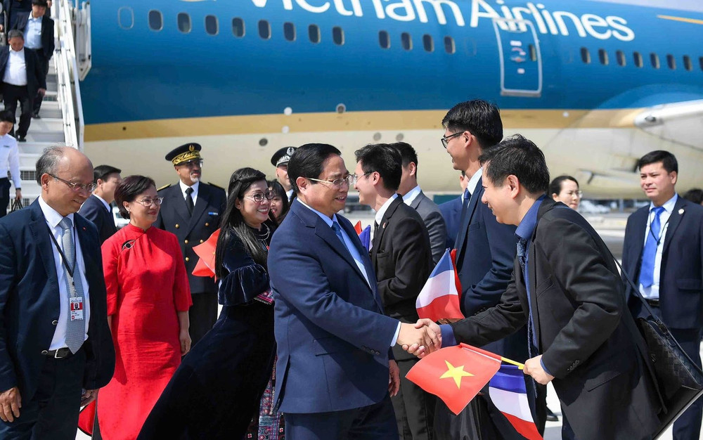 Thủ tướng Phạm Minh Chính và Phu nhân tới sân bay Cotê d'Azur , Nice (Ảnh NGUYỄN HỒNG). aa2.jpg