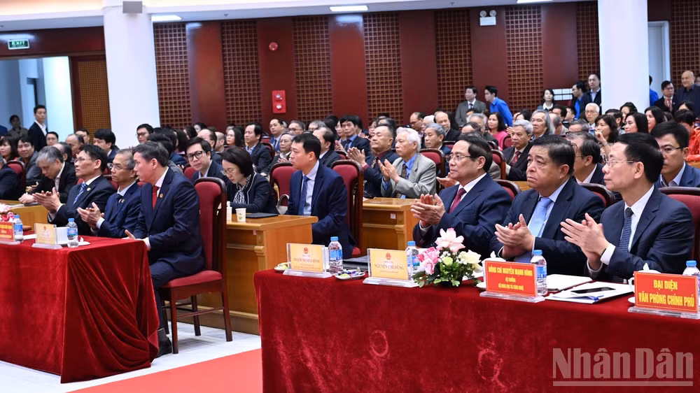 Thủ tướng Phạm Minh Chính, các đồng chí lãnh đạo, đại biểu tham dự cuộc làm việc. (Ảnh: TRẦN HẢI)