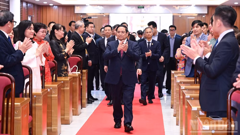 Thủ tướng Phạm Minh Chính tới thăm, làm việc với Viện Hàn lâm Khoa học xã hội Việt Nam. (Ảnh: TRẦN HẢI)