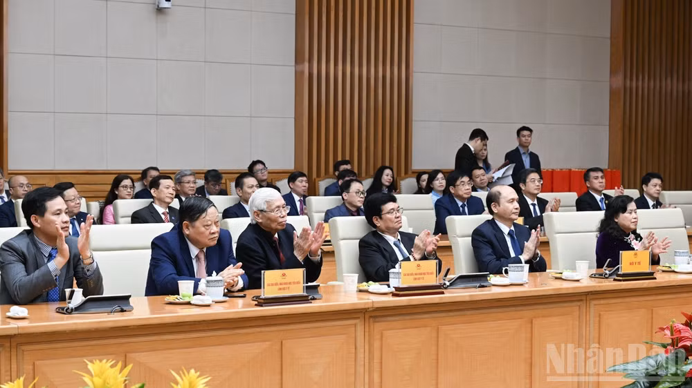 Các đại biểu tham dự cuộc gặp mặt. (Ảnh: TRẦN HẢI)