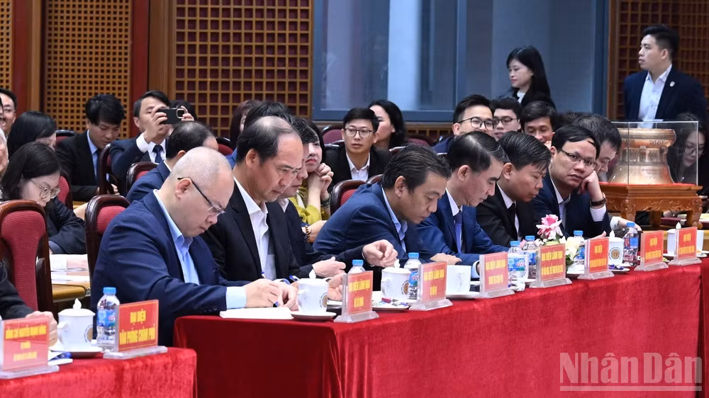 Lãnh đạo các bộ, ngành, đại biểu tham dự cuộc làm việc. (Ảnh: TRẦN HẢI)